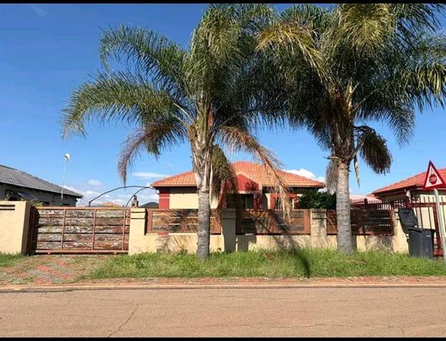 3 BEDROOM HOUSE FOR SALE IN ROSSLYN
